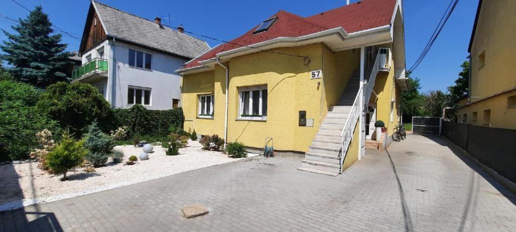 Hi-Bp Garden City Batsanyi Tiny House Near The City Train With Free Parking Budapeste Exterior foto