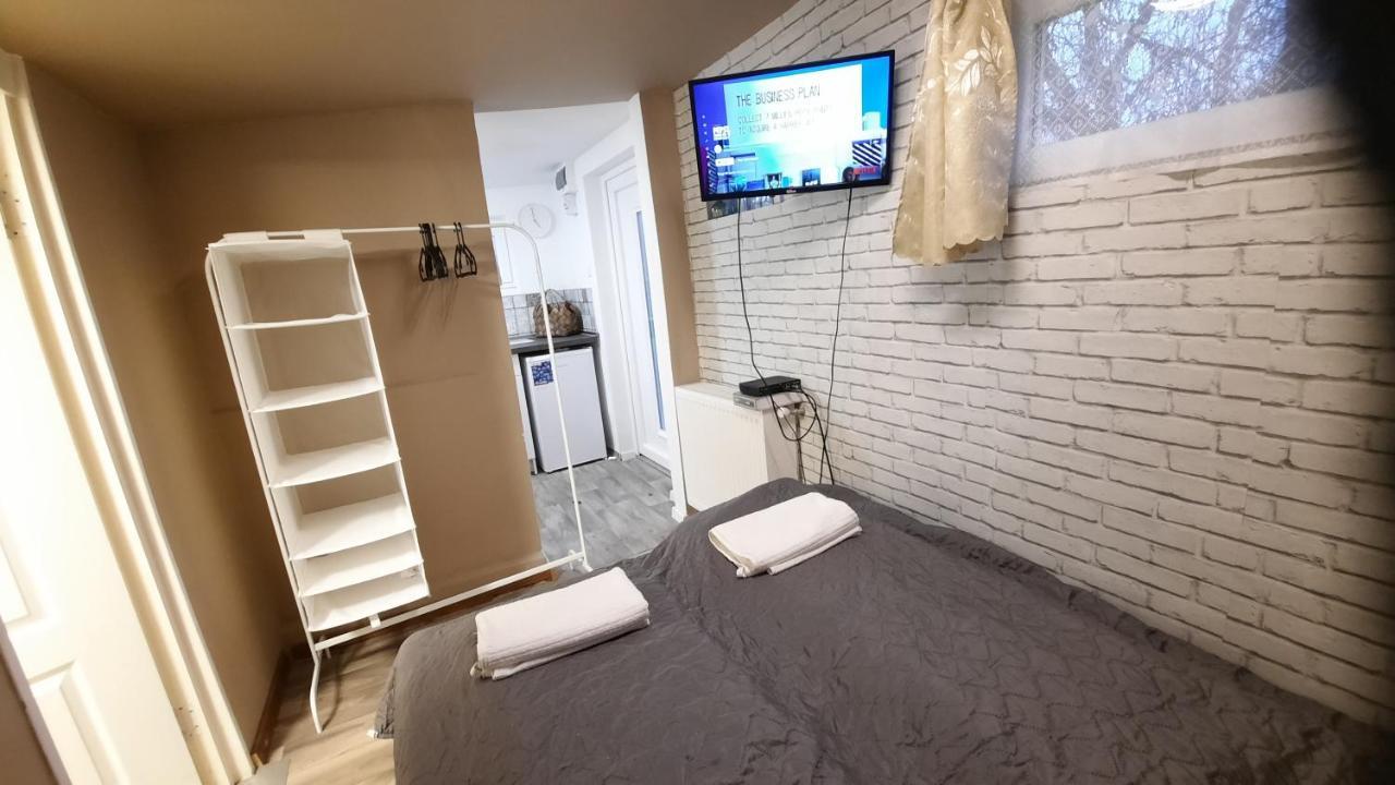 Hi-Bp Garden City Batsanyi Tiny House Near The City Train With Free Parking Budapeste Exterior foto